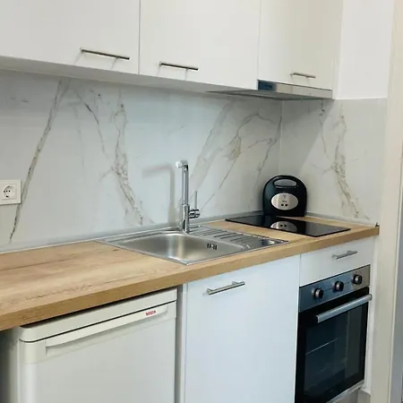 Athina Apartman *